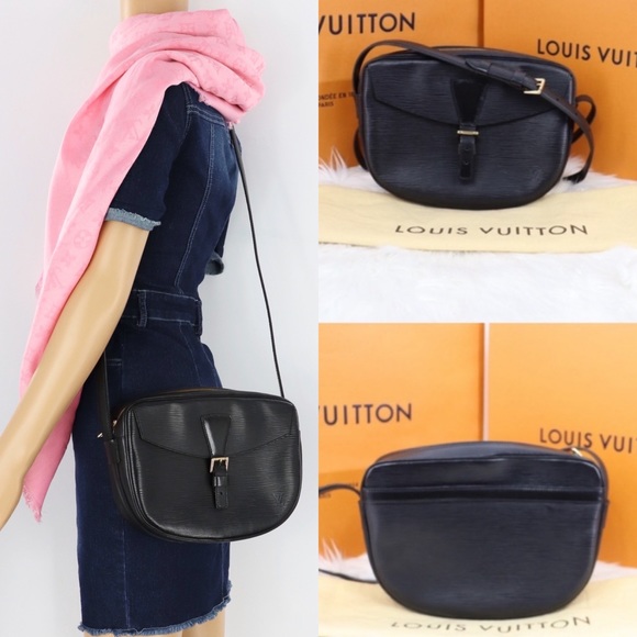 Louis Vuitton Handbags - ❤️✨BEAUTIFUL✨❤️ CROSSBODY